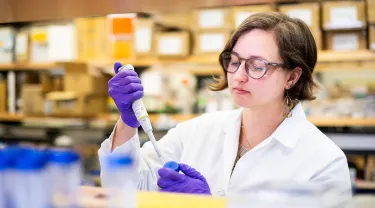  Sasha Smolgovsky, a doctoral candidate in immunology I n the lab